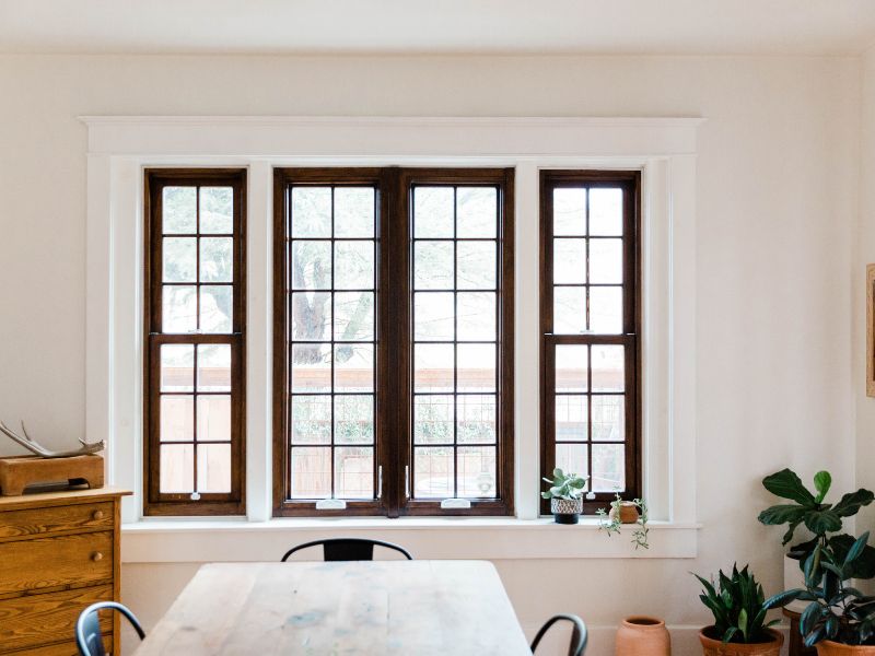 Perbedaan Kusen Hollow vs Solid Mana yang Lebih Kuat