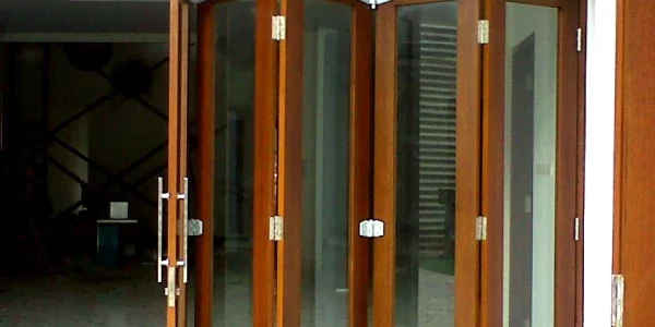 Kapan Waktu yang Tepat untuk Mengganti Kusen Kayu ke Aluminium?