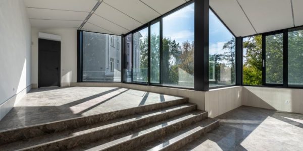 Kusen Aluminium vs Kusen UPVC, Mana yang Lebih Tahan Lama dan Estetik