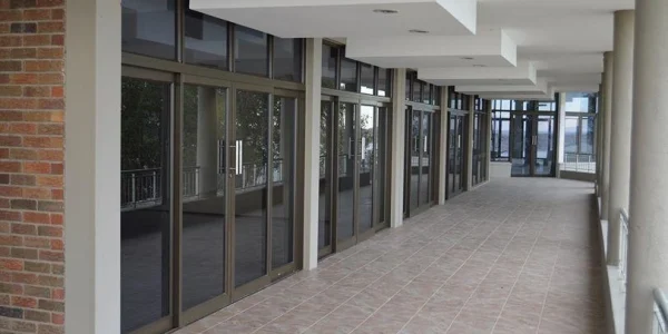 Tips Memilih Kusen Aluminium Anti Korosi untuk Rumah di Daerah Pantai